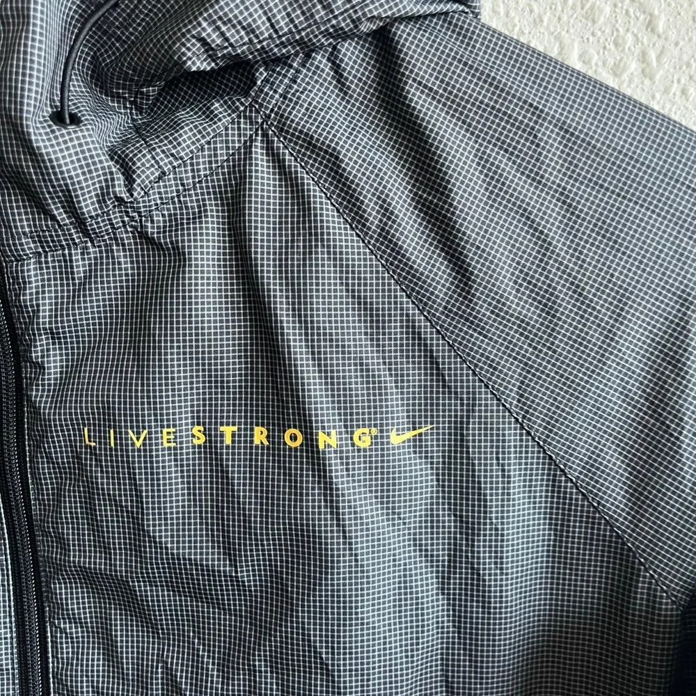 Nike Women's Livestrong Black Lightweight Hoodie Jacket Size S Style 467934-010